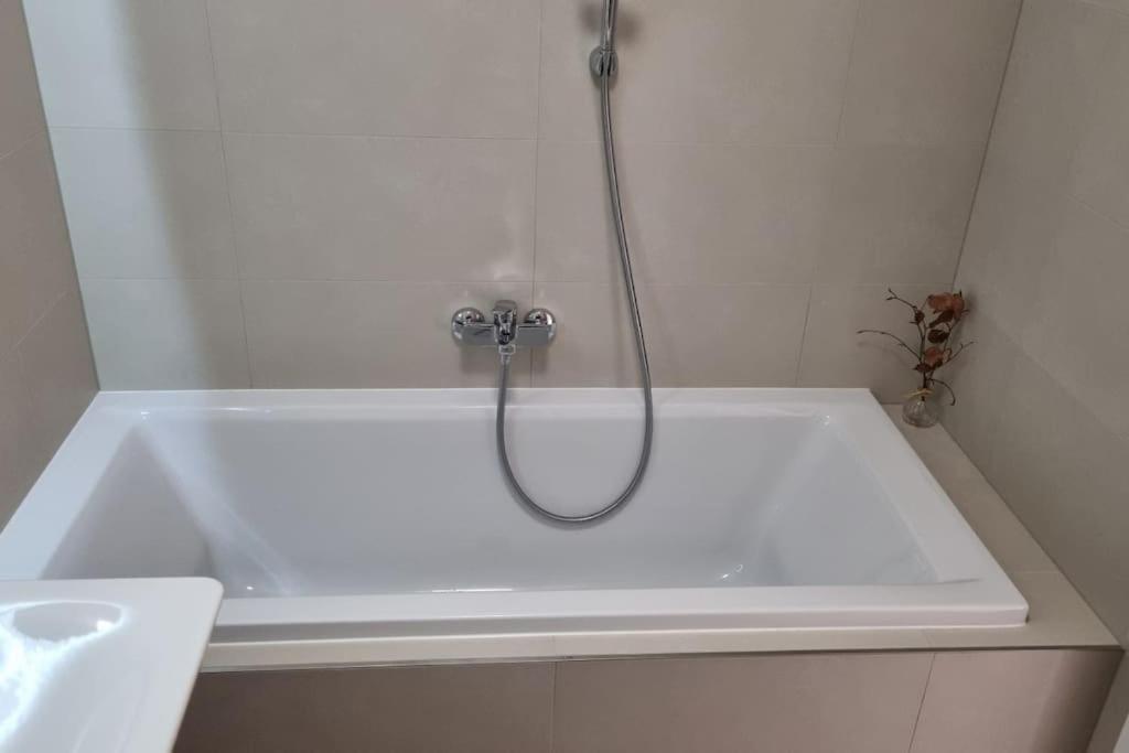 M&M2 Apartment Near Center With Free Parking - Ac Košice Exteriör bild